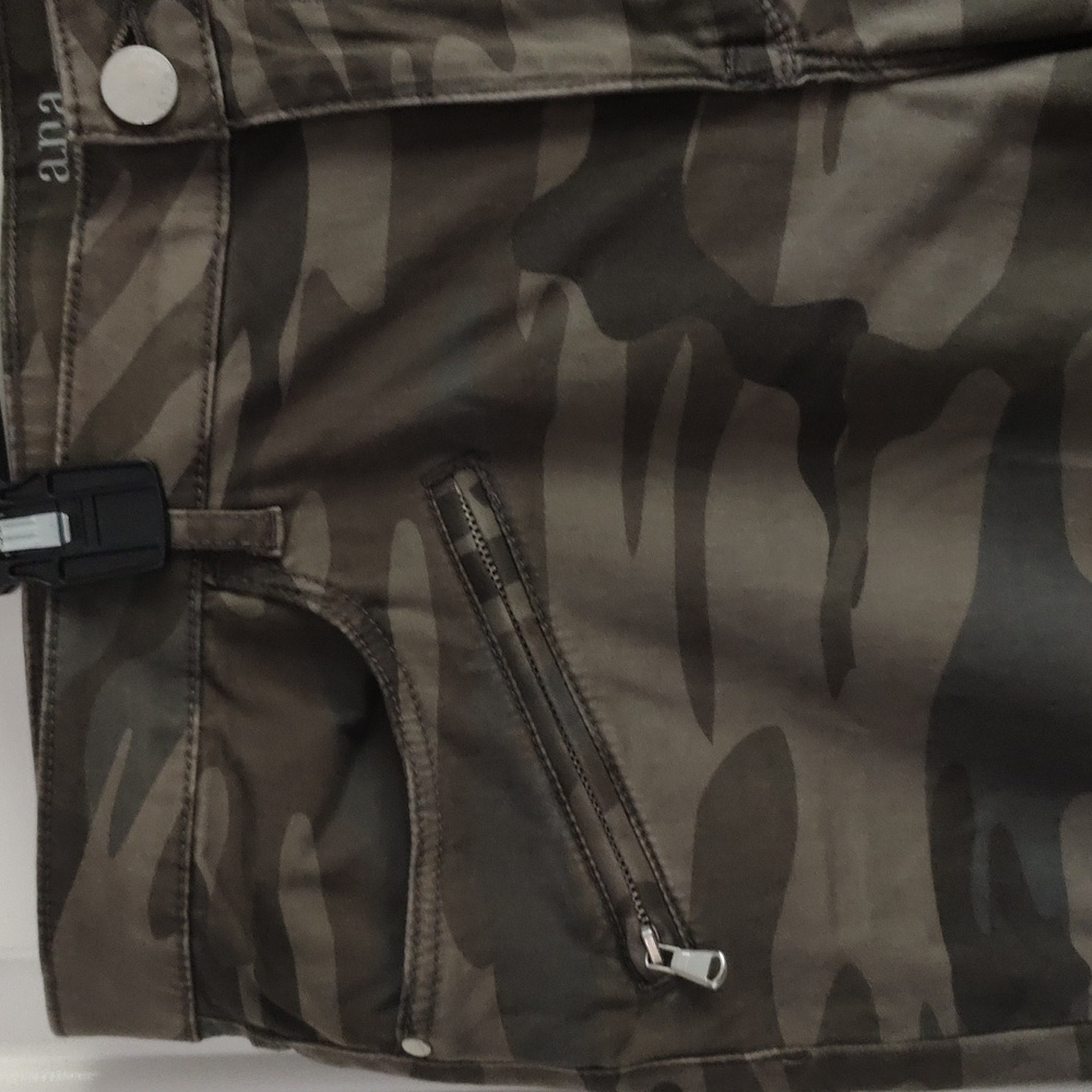 A.n.a camouflage skinny stretchy pants NWOT - Picture 2 of 4